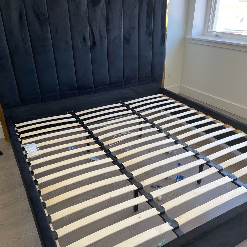 Beautiful bed - Picture 3 of 3